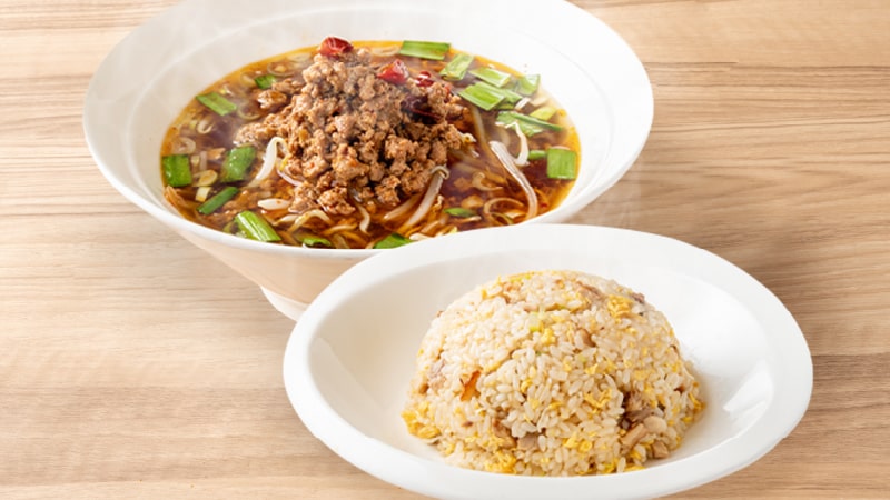 麺・飯セット（麺と飯から一種類ずつ選べる。麺のラインナップ：台湾ラーメン／醤油ラーメン／とんこつラーメン／味噌ラーメン、飯のラインナップ：天津飯／炒飯／麻婆飯／中華飯）